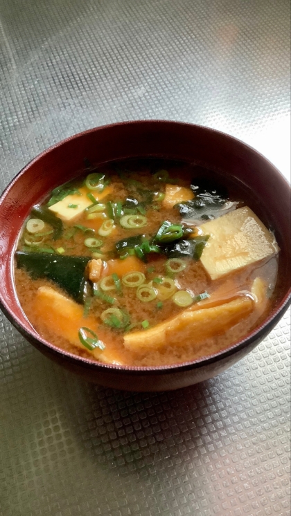 わかめと豆腐と小揚げの味噌汁