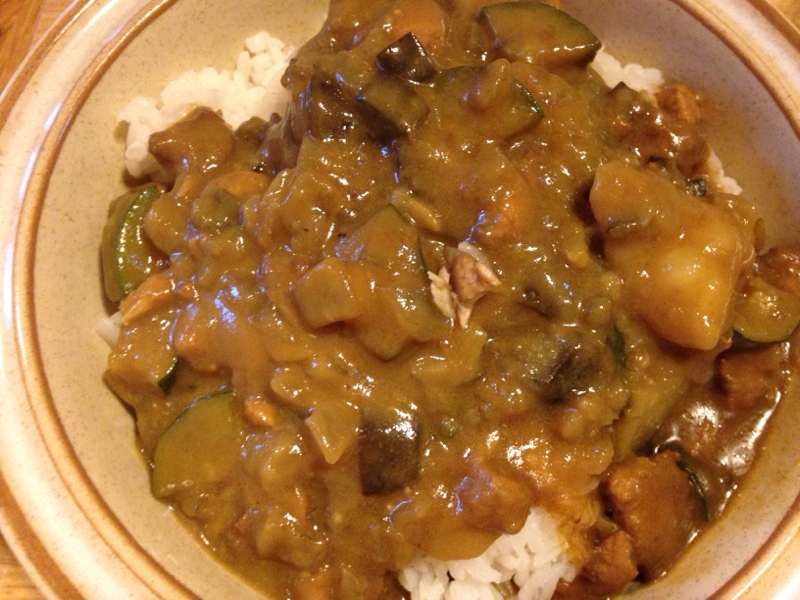 なすとズッキーニとじゃが芋とサメのココナッツカレー