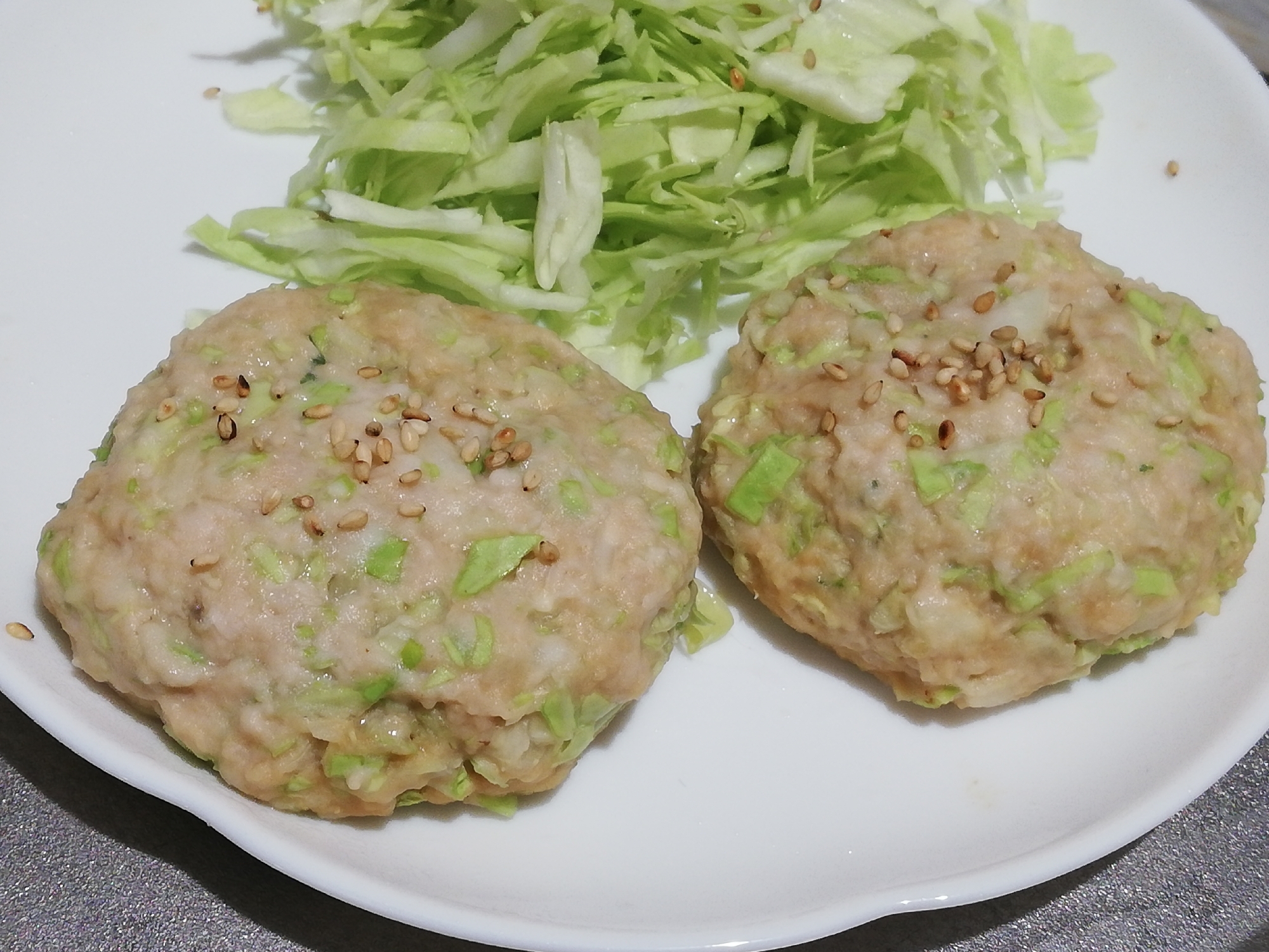 レンジで簡単！鳥ひき肉でヘルシー♪キャベツ肉団子