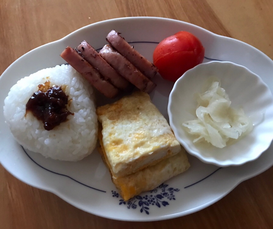 豚味噌おむすびの朝ごはんプレート