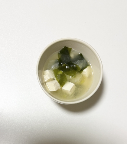 キャベツと麩とわかめの味噌汁
