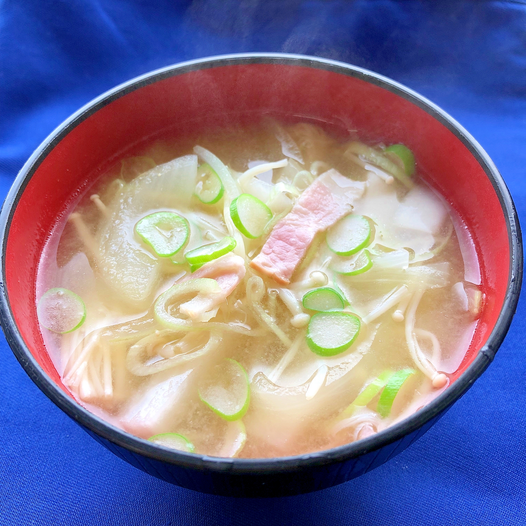 ベーコンと野菜の味噌汁