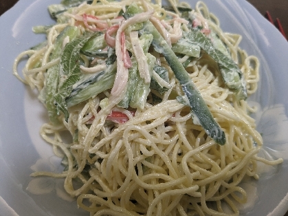 残った茹でパスタで☆胡瓜・大葉・カニカマサラダ★