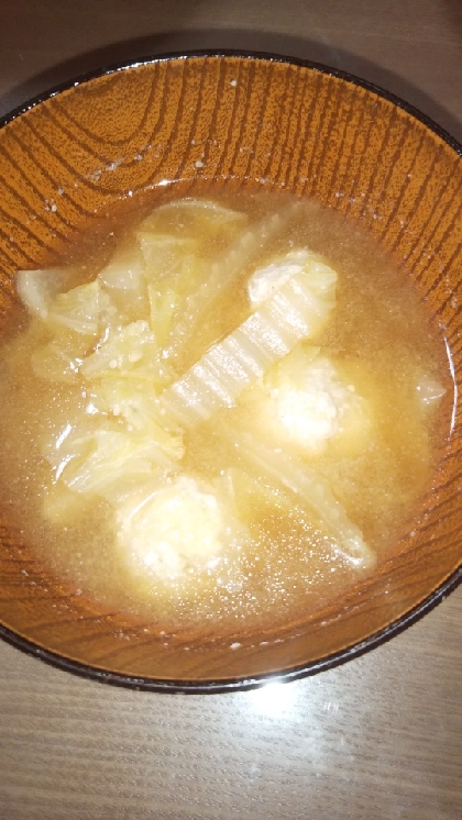 白菜ともやしと鶏つみれのお味噌汁