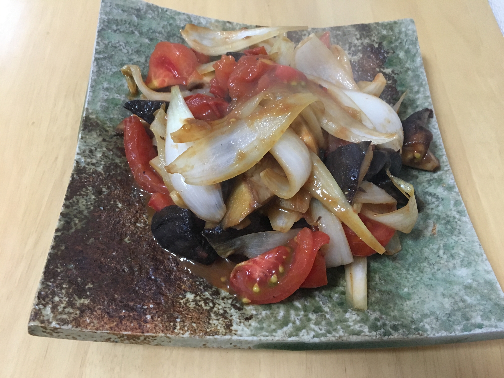 野菜1皿500g！玉ねぎとトマトのバター醤油炒め