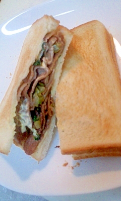 豚肉と小松菜のサンドイッチ
