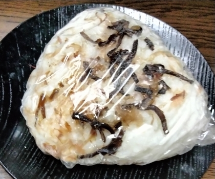 おかかと塩昆布のおにぎり