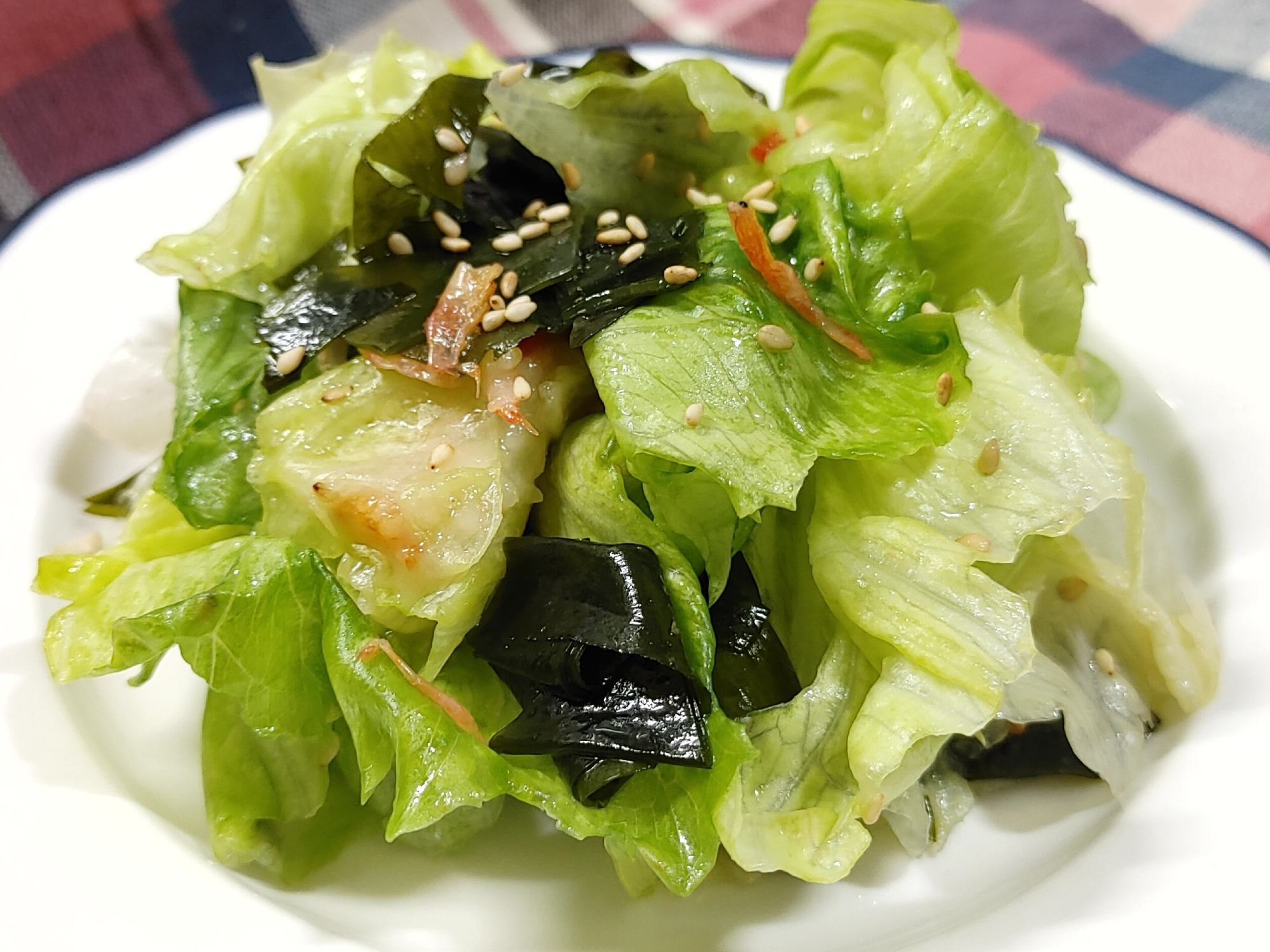 レタスと小エビ〜わかめの中華風サラダ