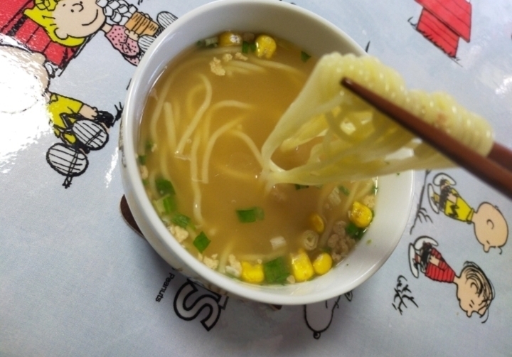 おつまみや夜食に器で混ぜるだけ～低糖質麺ラーメン