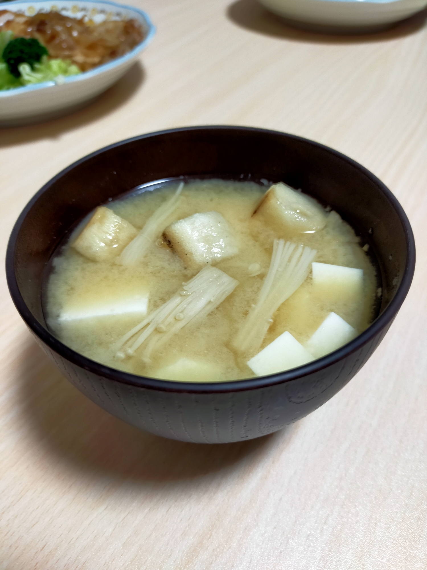 えのきと豆腐とお麩のお味噌汁
