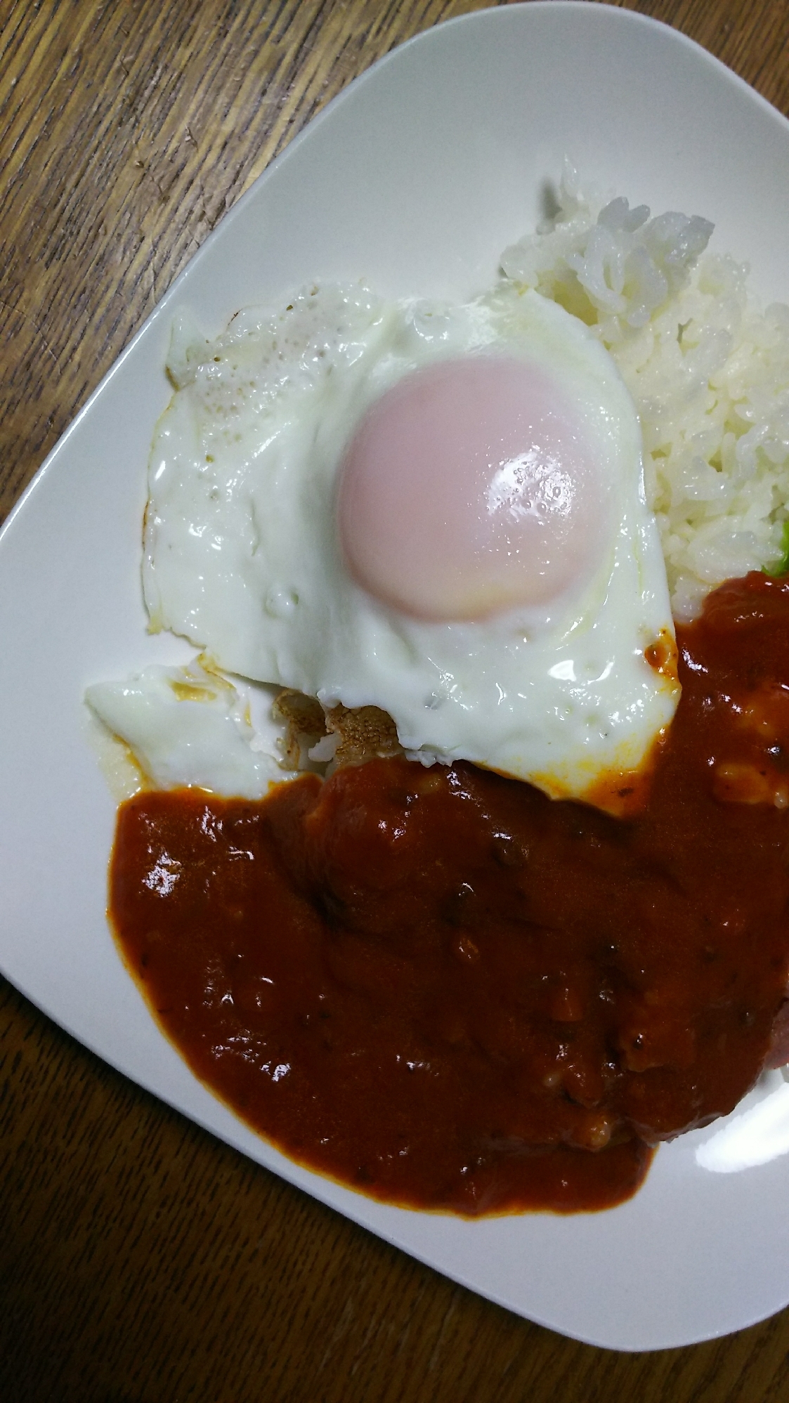 目玉焼きのミートソースライス