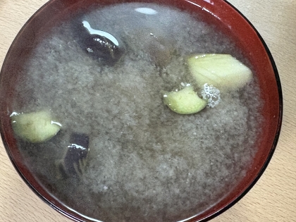 茄子とまいたけの味噌汁