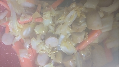 白菜と人参、ウィンナーの味噌マヨ炒め