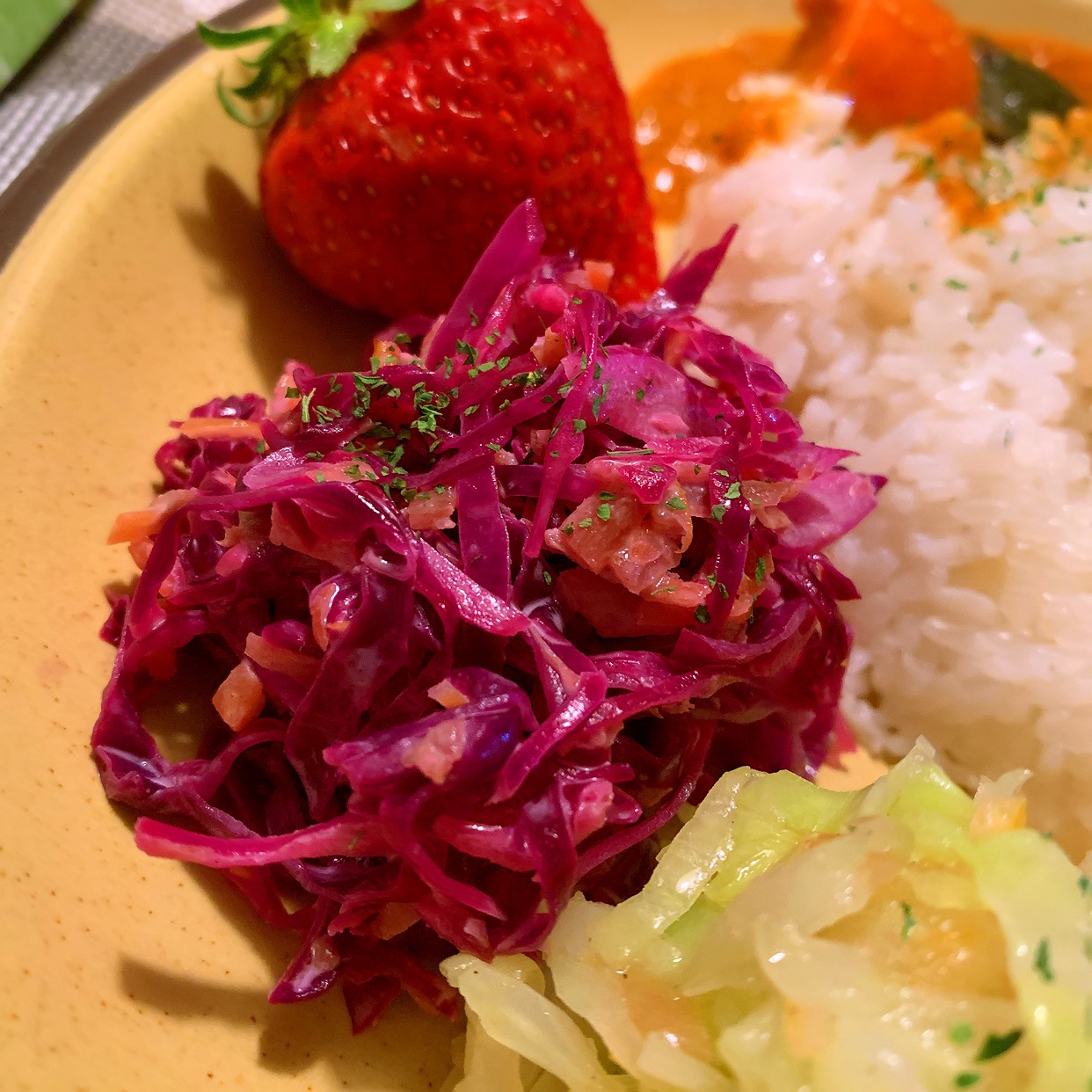 紫キャベツと根菜の柚子コールスロー