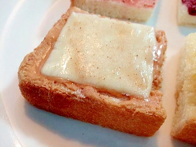 ピークリ・チーズ・キャラメルシナモンのトースト
