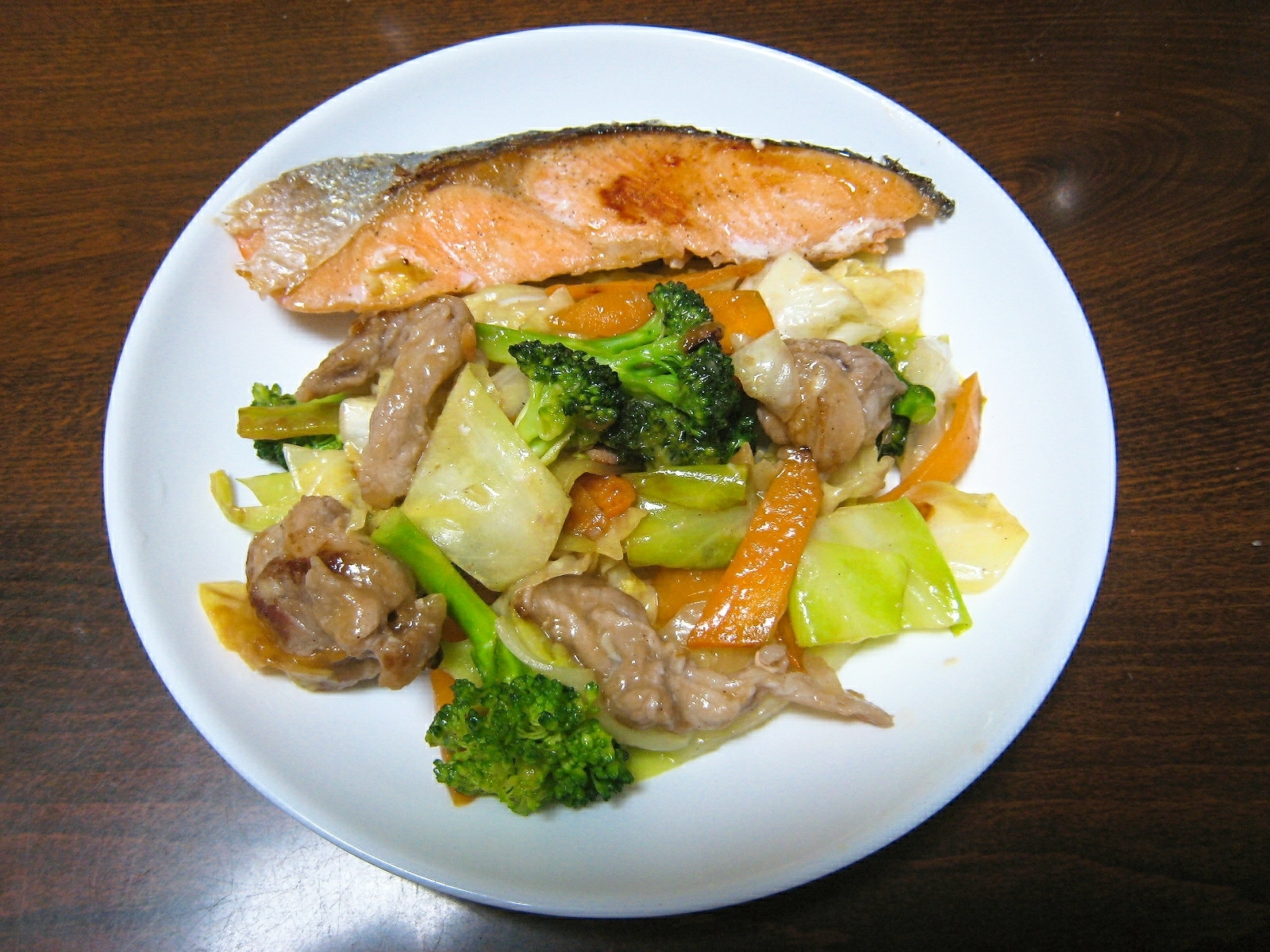 焼き鮭と野菜炒め