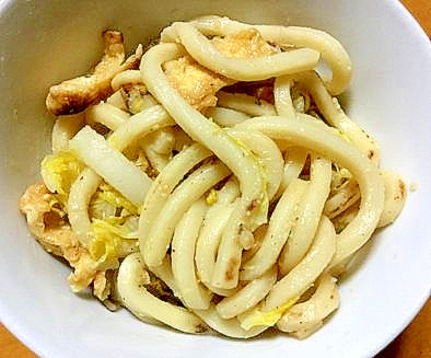 薄揚げと白菜で焼きうどん（からしマヨ味噌味）