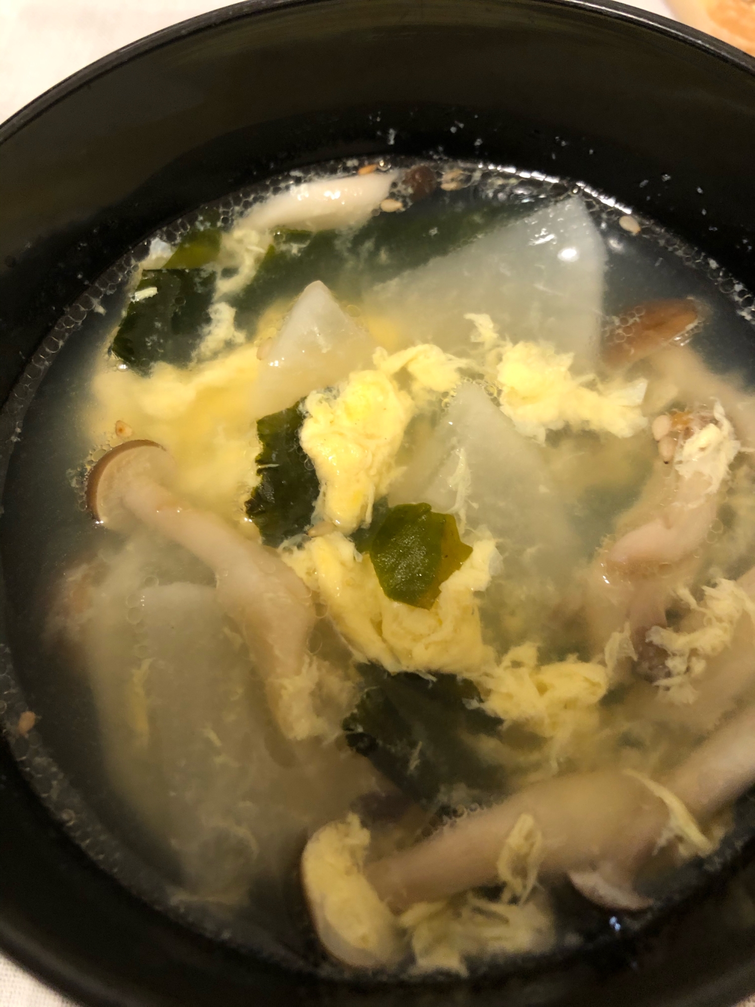 大根としめじとわかめの中華卵スープ