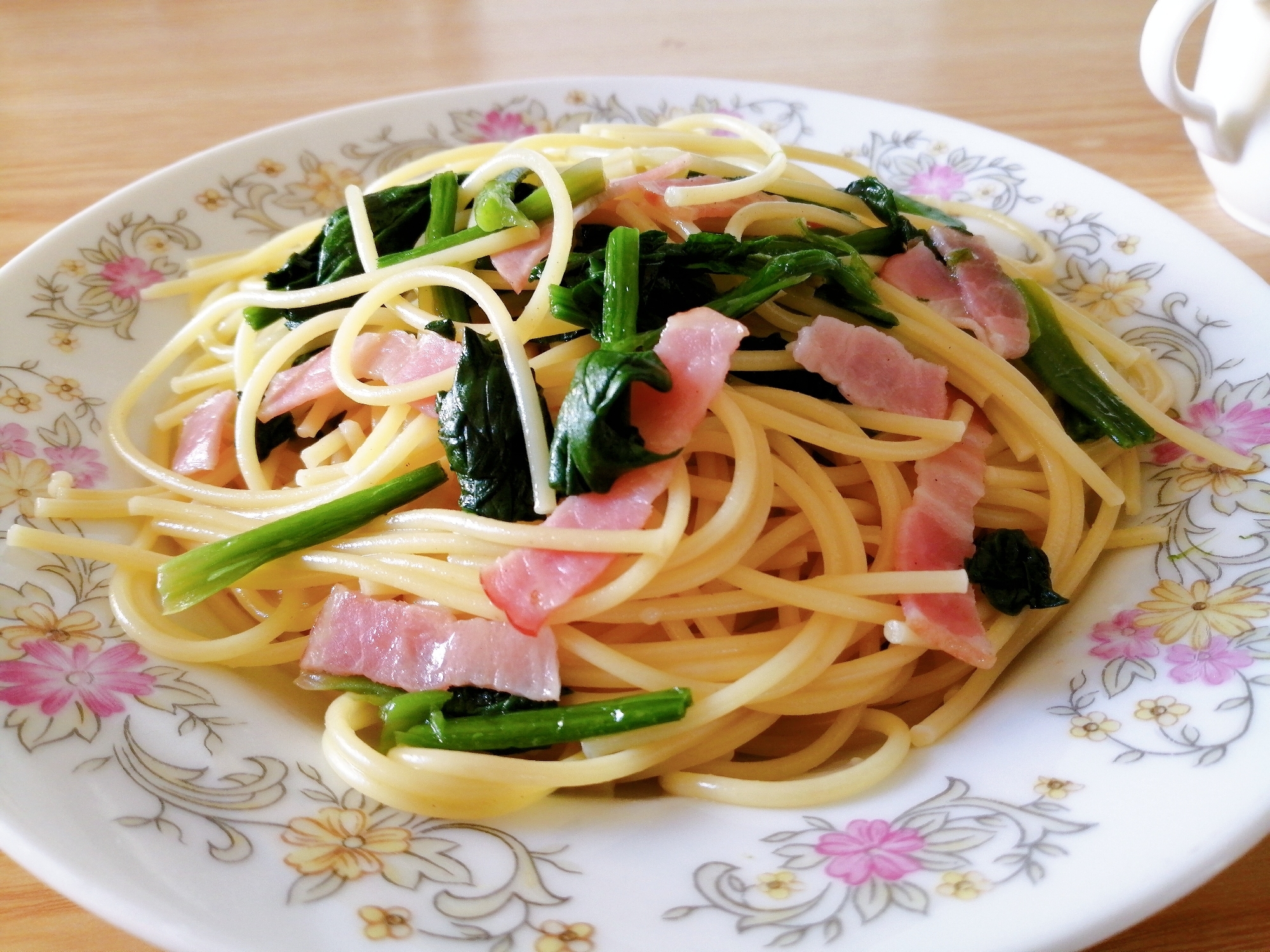 ほうれん草とベーコンのコンソメパスタ