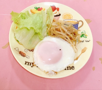 ハム＊もやし炒めと目玉焼きのワンプレートランチ