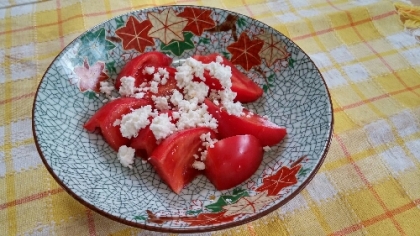 トマトとカッテージチーズのバルサミコサラダ