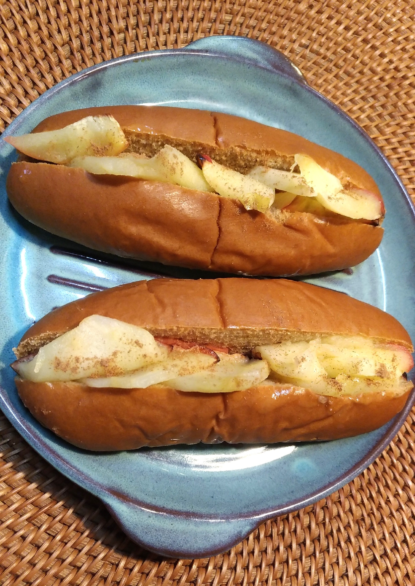 シナモンバター香る 焼きりんごのコッペパンサンド レシピ 作り方 By またたび 楽天レシピ シナモンバター香る 焼きりんごのコッペパンサンド レシピ 作り方 By またたび 楽天レシピ