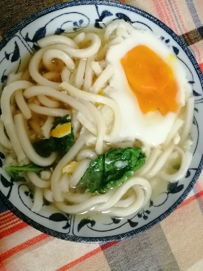 ベーコン卵たっぷり野菜の煮込みうどん