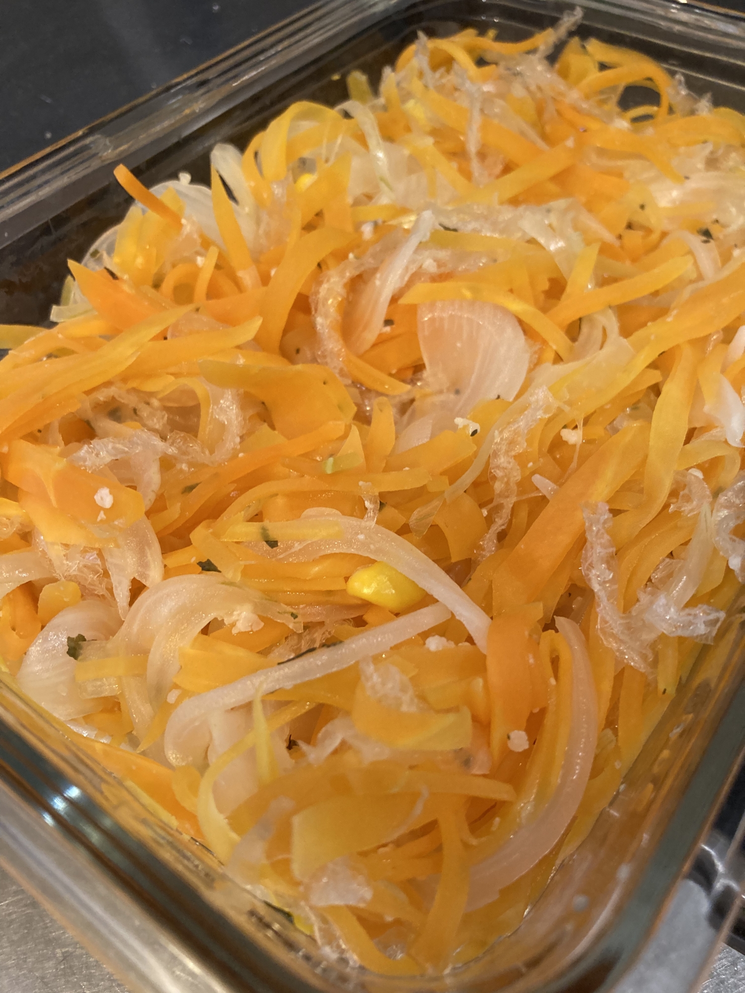 子供も大好き!新玉ねぎとニンジンの塩麹マリネ