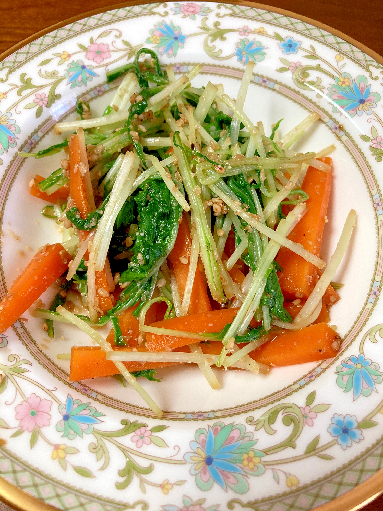 水菜と人参のごま醤油和え