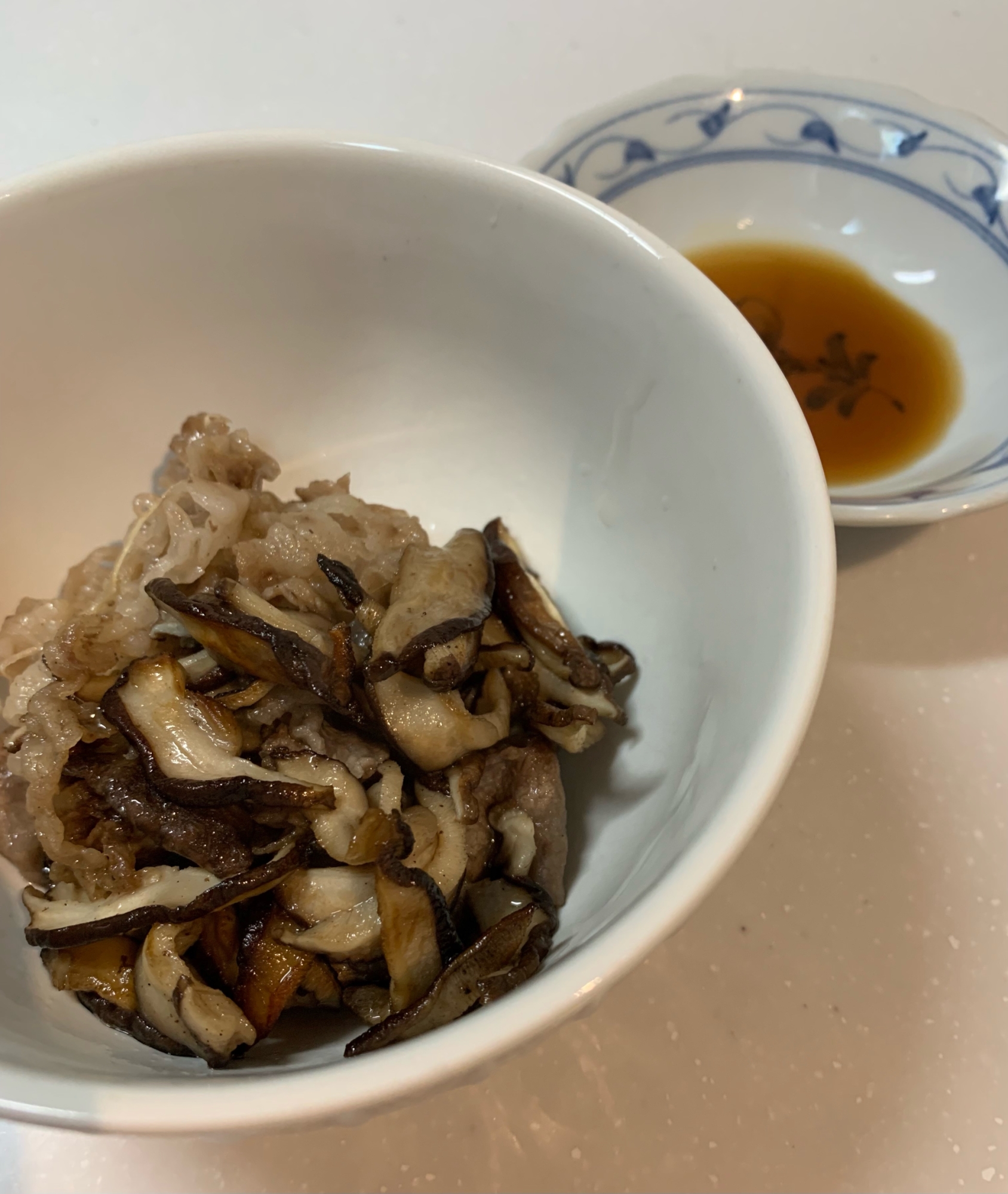 牛肉薄切りと椎茸炒め　ポン酢で