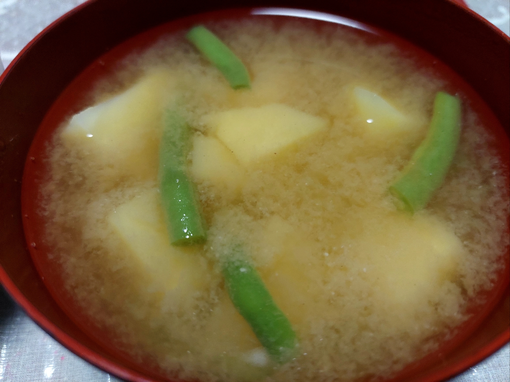 じゃがいもといんげんのお味噌汁