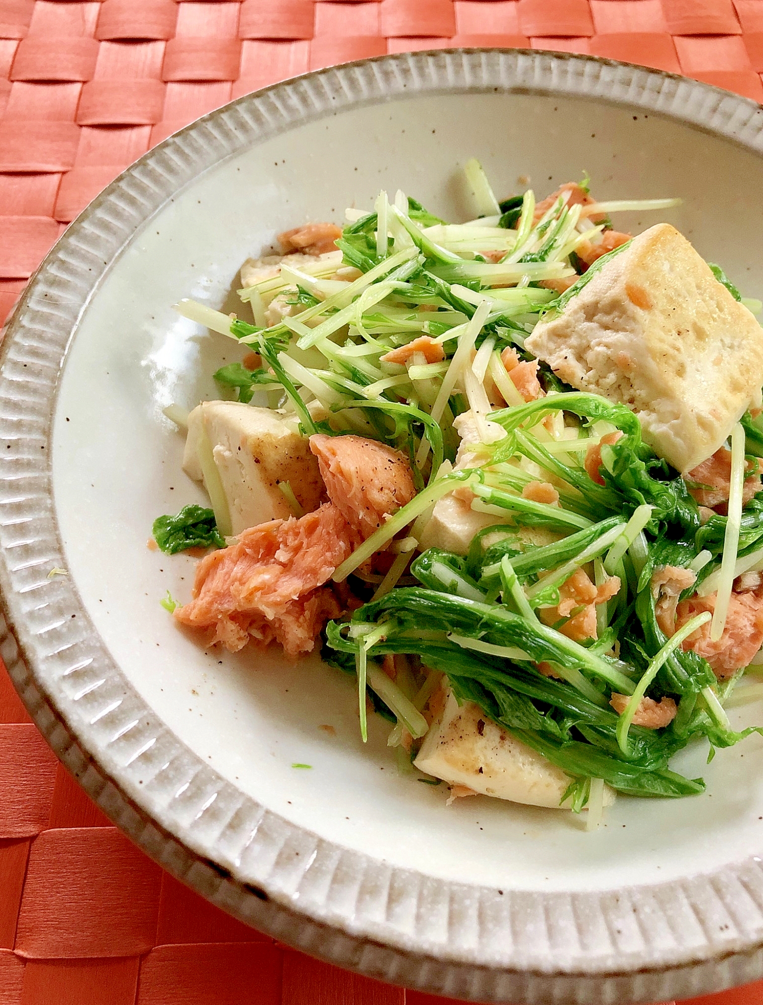 簡単！水菜と茹で鮭豆腐の炒めもの○糖質オフ