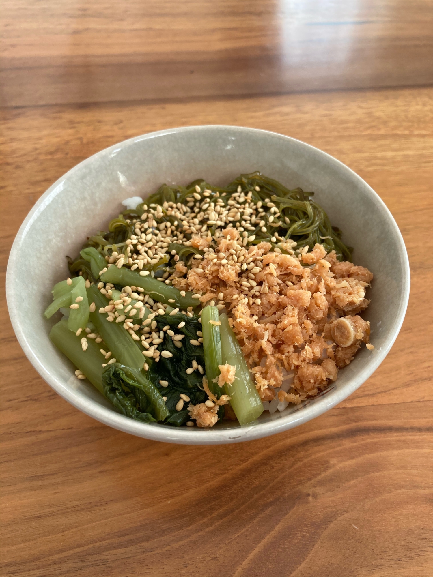 めかぶと野沢菜漬けと鮭フレーク丼