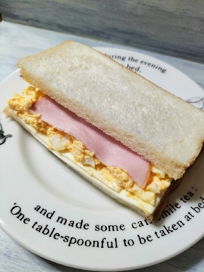 卵とチーズとハムのサンドイッチ☆