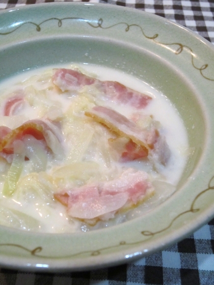 白菜の消費に作ってみました。
これだけの調味料でおいしくなるのか…と不安でしたがとってもおいしくできました！
シンプルで優しい味でした。ありがとうございます♪