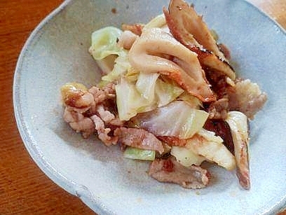 豚肉・竹輪・キャベツ　炒め　（焼肉のたれ使用）