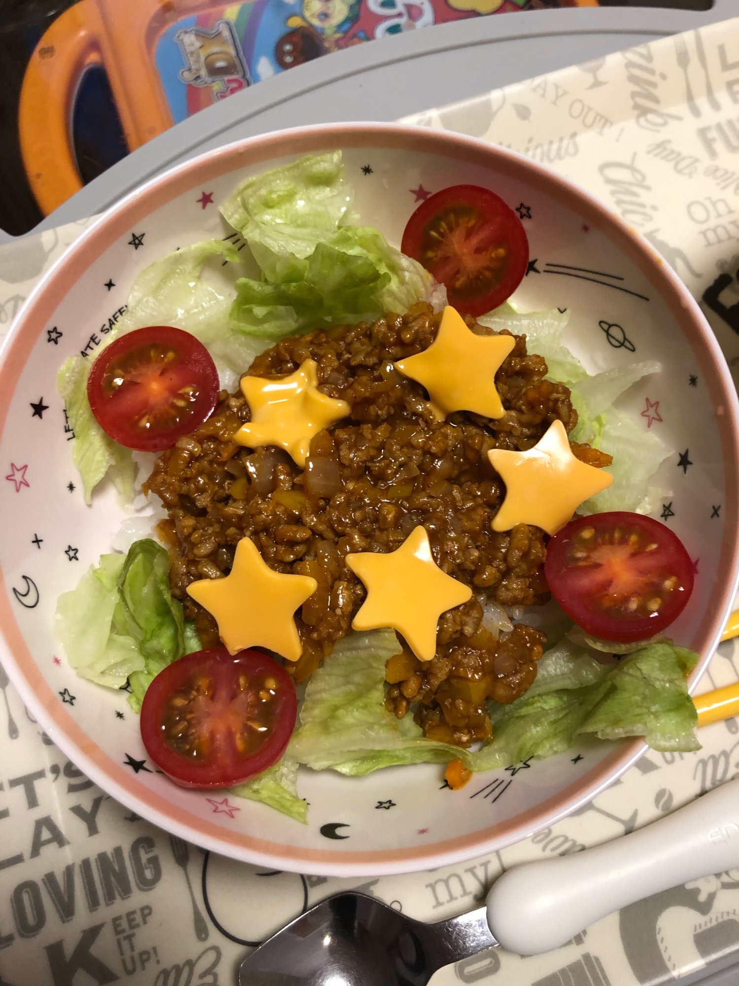 子どもも大好き♡野菜たっぷりタコライス