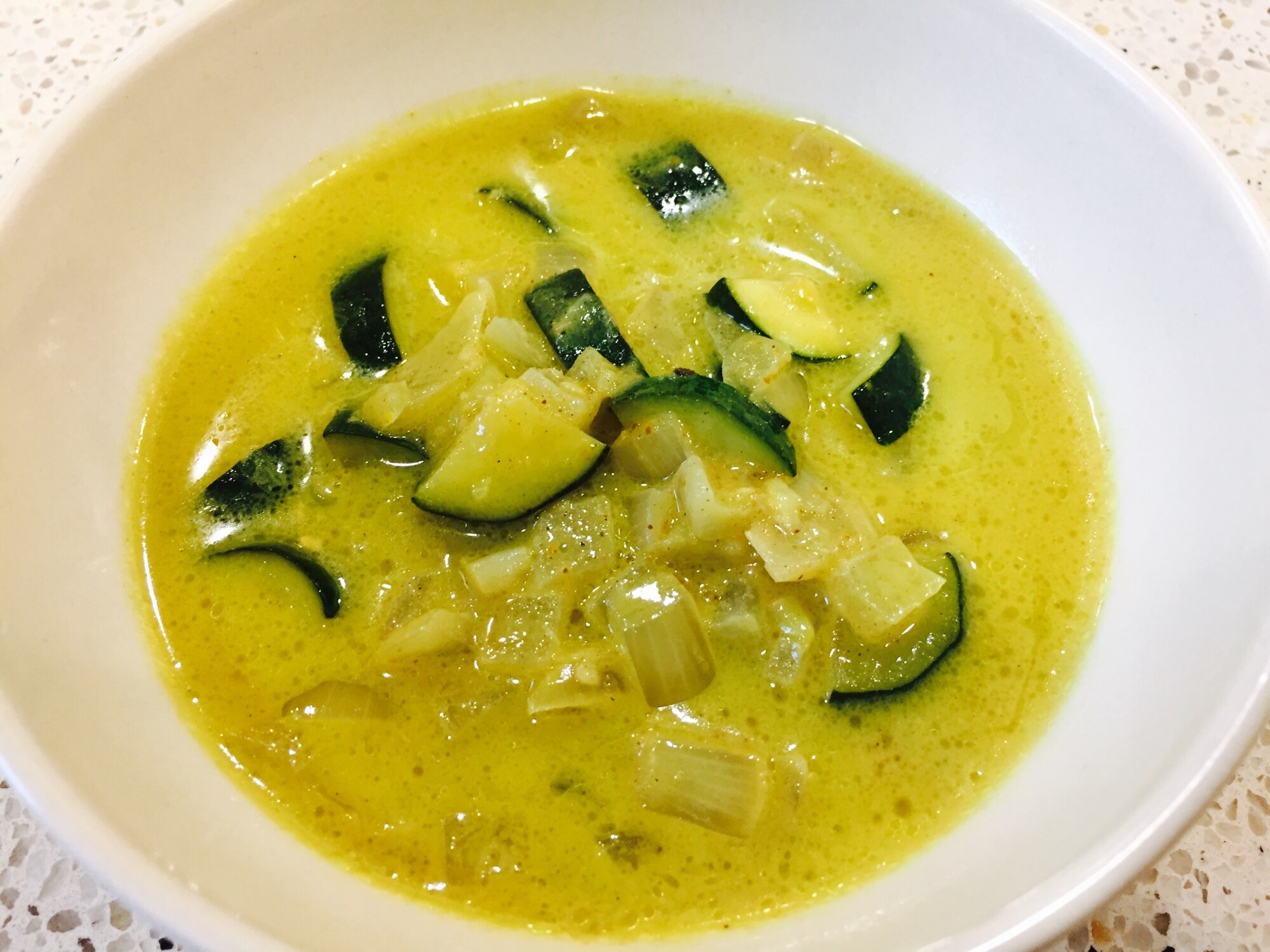 【きょん様】カレー　ココナッツ　スープ　手作り　菓子　パン 玉ねぎとズッキーニのココナッツミルクカレースープ レシピ