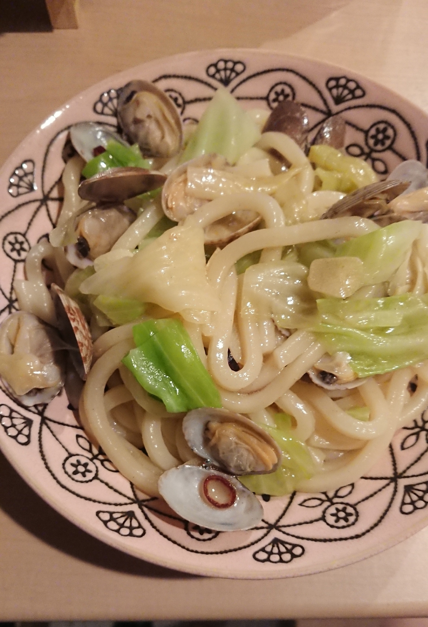 冷凍あさりとキャベツの塩バター焼きうどん！