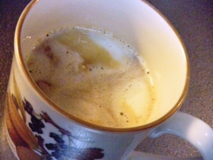 コーヒーが適温になって飲みやすいしクリーミーで美味しい～^m^♪
アイスコーヒーフロートだとちょっと寒いかな～って感じだったのでこちらのレシピはピッタリでした♡