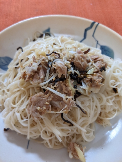 ツナとねぎと塩昆布の和風そうめん