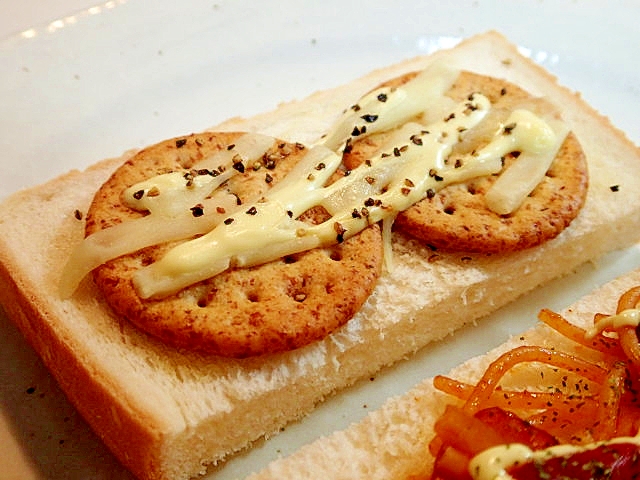 小麦胚芽のクラッカーとチーズのスパイシートースト