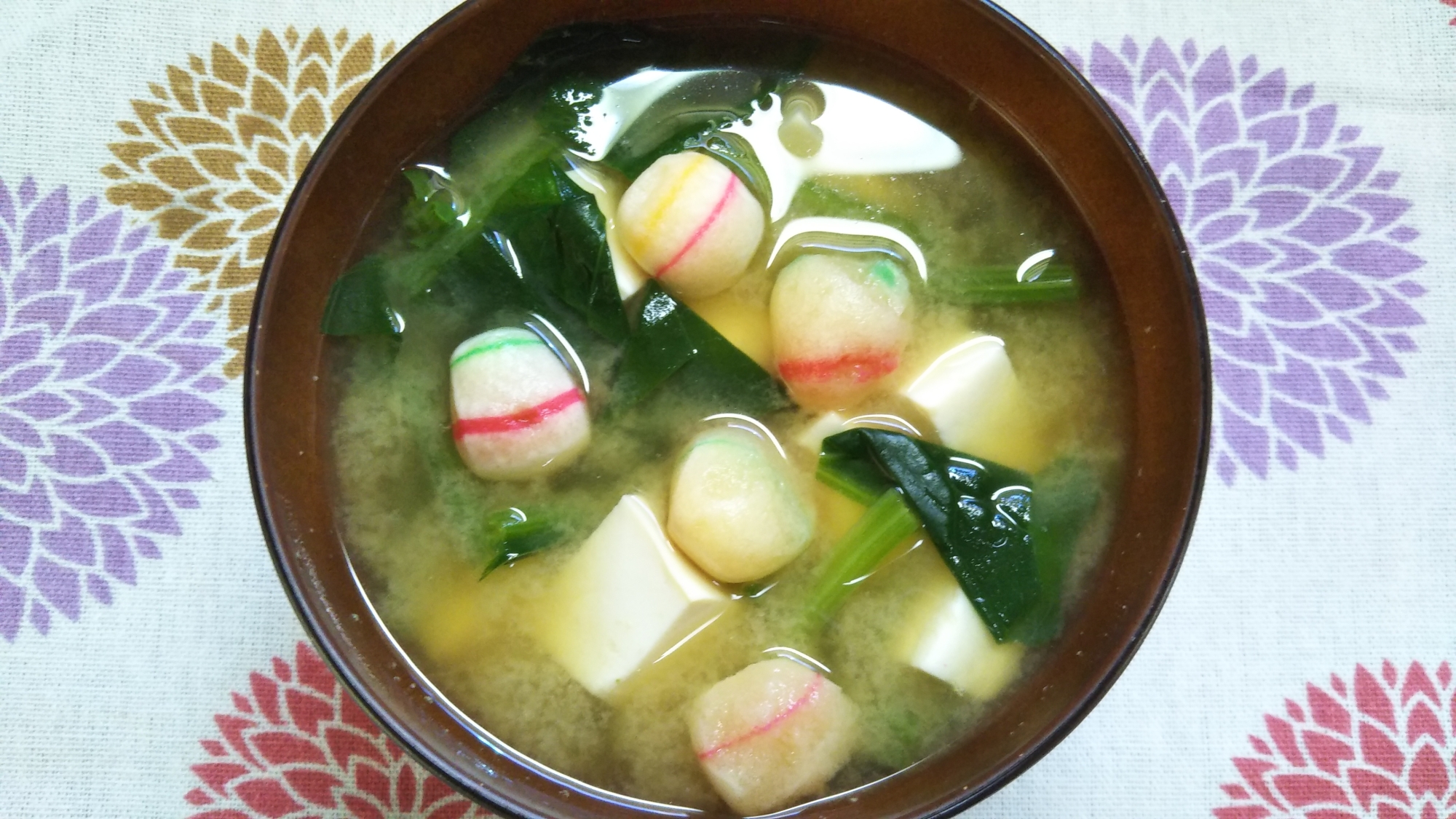 ほうれん草と豆腐と豆麩のみそ汁