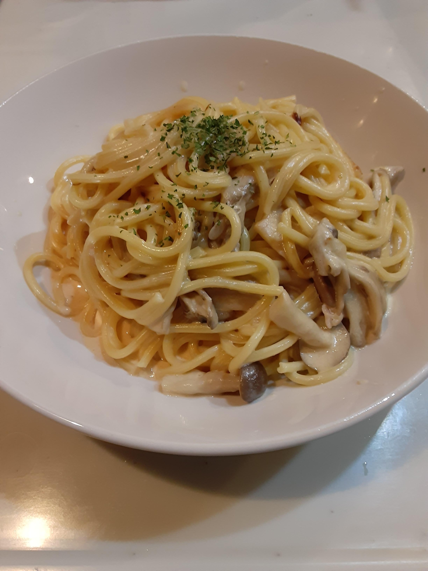 たっぷりキノコのクリームチーズパスタ