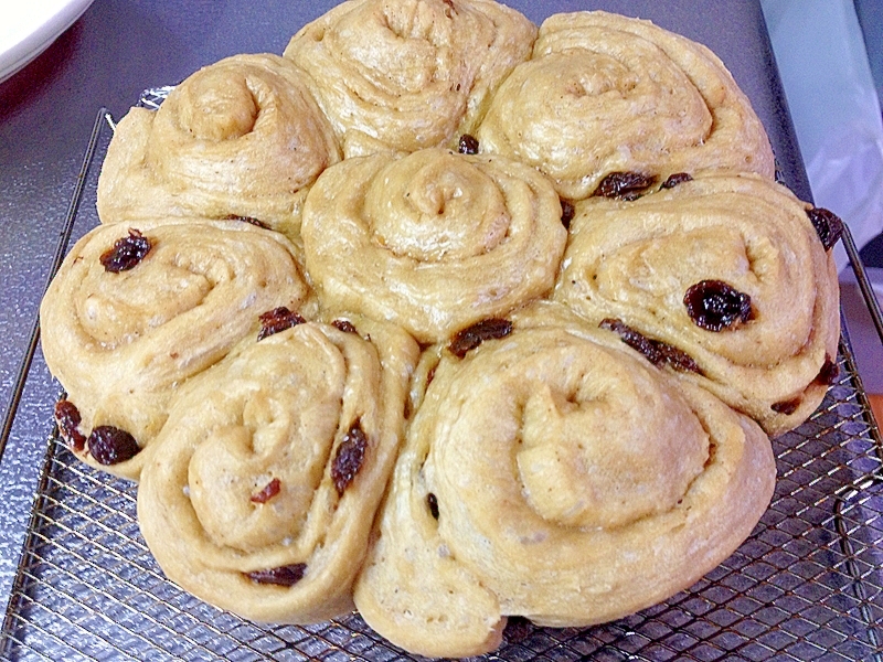 炊飯器でレーズンロールパン