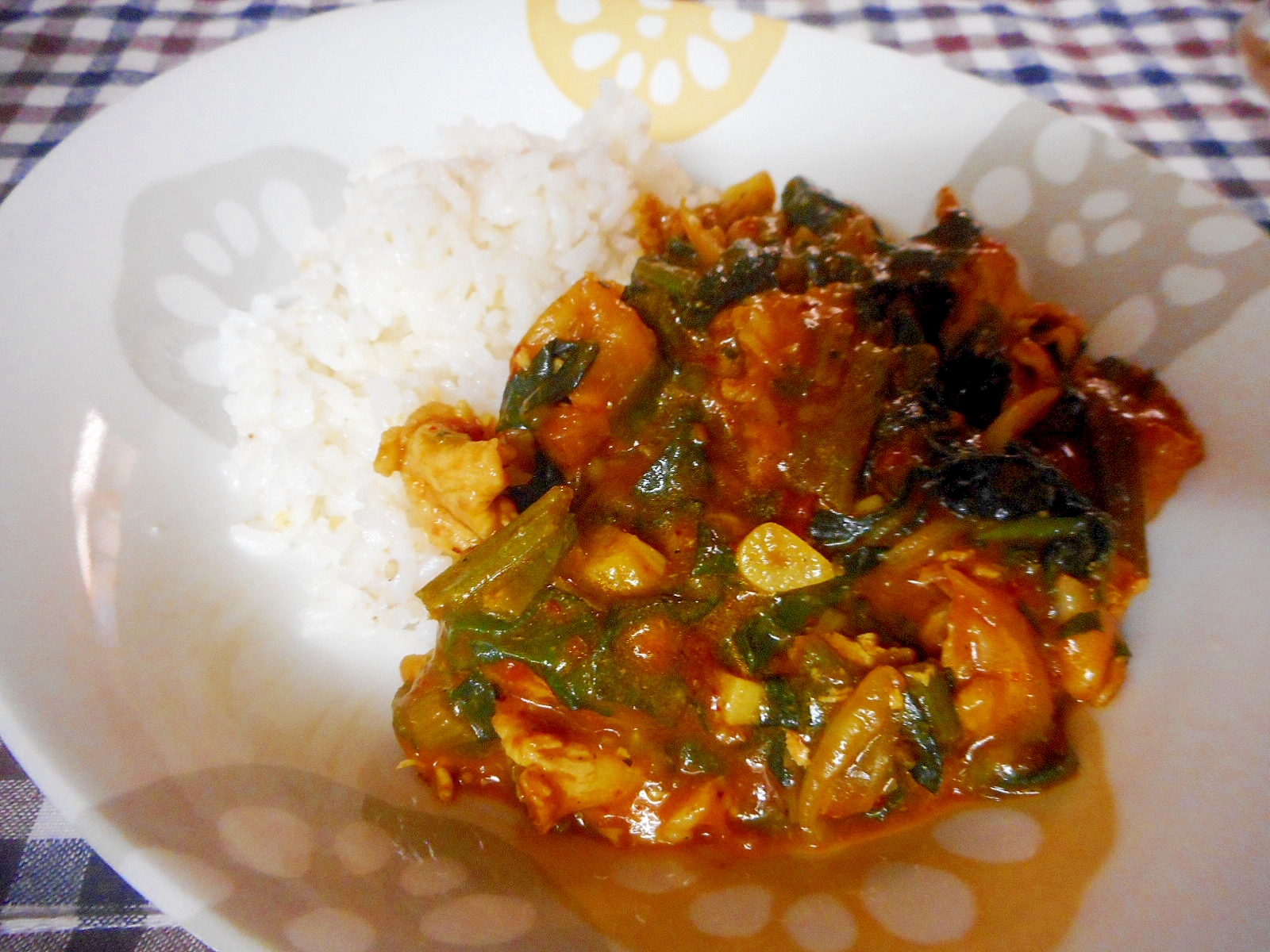 豚肉とほうれん草のトマトカレー