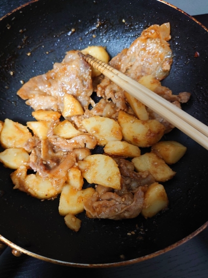 焼肉のタレで、じゃがいもと豚肉の炒め物