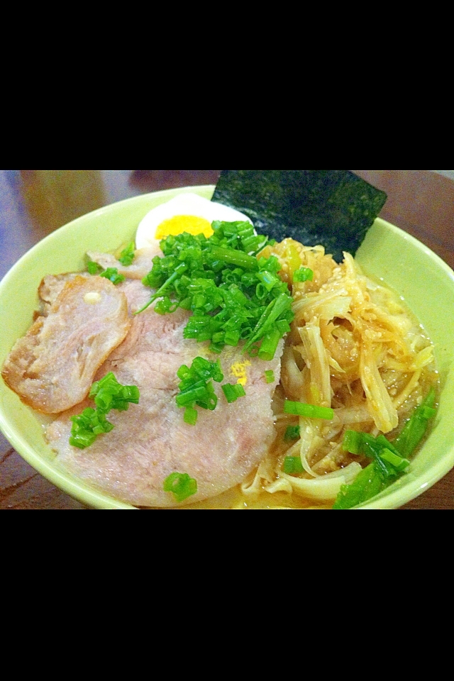 おうちで簡単！具沢山豚骨ラーメン