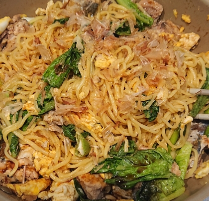 鯖缶と九条ねぎの焼きそば