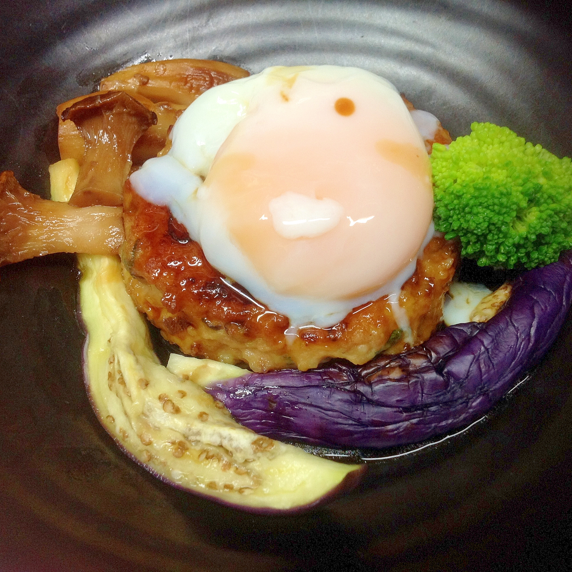 照り焼き風‼︎鶏つくねバーグ＊温玉のせ